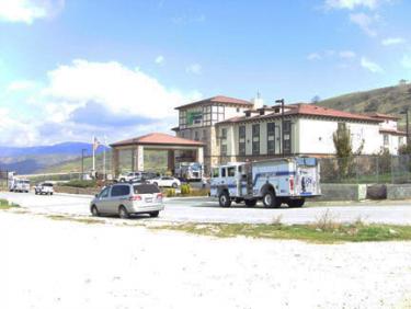 A fire at Holiday Inn Express in Lebec brought Kern County fire crews quickly to the scene. [photo by The Mountain Enterprise]