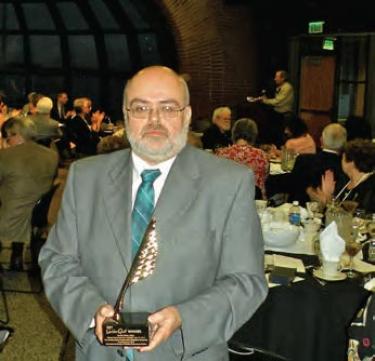 Vernon Oickle of Nova Scotia in Washington with the ISWNE Golden Quill Award, won for writing about the behind the scenes dealings of his local school board in its effort to hide decisions about school closures from public process. [Hedlund photo]