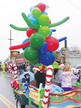 The new Chatterpillar (Toys, Balloons and Gifts—now located across from Coffee Cantina) had an exciting float. [Meyer photo]