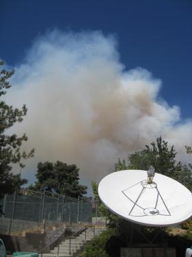 By 3:15 p.m. a tower of smoke could be seen from downtown Frazier Park, and flames were visible on the tops of hillsides towards Lebec. This is the view from The Mountain Enterprise parking lot shortly after 3 p.m. [Mountain Enterprise photo]