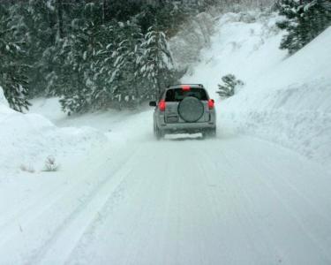 Mil Potrero Highway can be a fun ride when the road hasn’t been plowed, but your vehicle must be properly equipped for the drive. Four-wheel drive and snow tires with good tread are necessary.