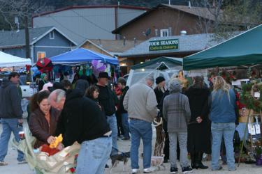 The Holiday Faire in Frazier Park on December 4 kicked off the mountain's holiday shopping season. Local merchants are still offering wonderful gifts - but hurry! There's only seven shopping days left 'til Christmas. Get your treasure map to shopping adventure in the Shop the Mountain issue of The New Mountain Pioneer, on newsstands now. 
 