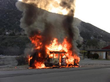 A 1991 Ford Econoline van burns in the parking lot across Mt. Pinos Way from Coffee Cantina. [photo by The Mountain Enterprise]