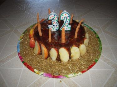 32 glorious years were celebrated with Hugs by Tina Jaskiewicz and friends, including Sharon McKenzie. The cake was a yummy horse confection of apples and oats, iced with molasses, complete with baby carrot candles.