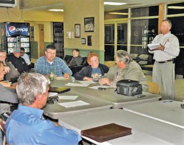 A meeting January 12 at an airport the Western Antelope Valley called on rural town councils and First Solar, Inc. to make a new start. [Hedlund photo]