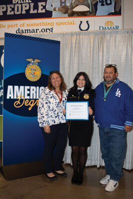 Alexandra-Saenz-Receiving-FFA-Award-in-Indianapolis