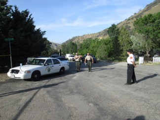 Kern County Sheriff's Sergeant Mark Brown arrives at the scene from Bakersfield. [photo by Gary Meyer, The Mountain Enterprise]