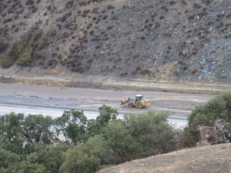 A lone bulldozer works to clear mud from northbound I-5 lanes, just north of Fort Tejon. [photo by Gary Meyer, The Mountain Enterprise. Photo not to be copied or used for any purpose without permission. All rights reserved.]