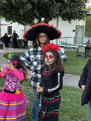 Kids wearing traditional costumes 