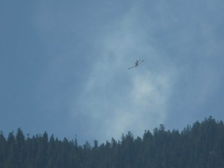 Fixed wing aircraft attacking the fire. [photo by Douglas Page on Tirol Drive in Pine Mountain]